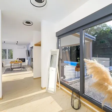 Silence By Istrialux *