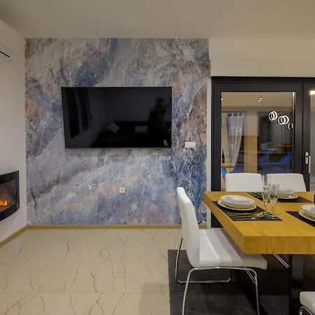 Silence By Istrialux *